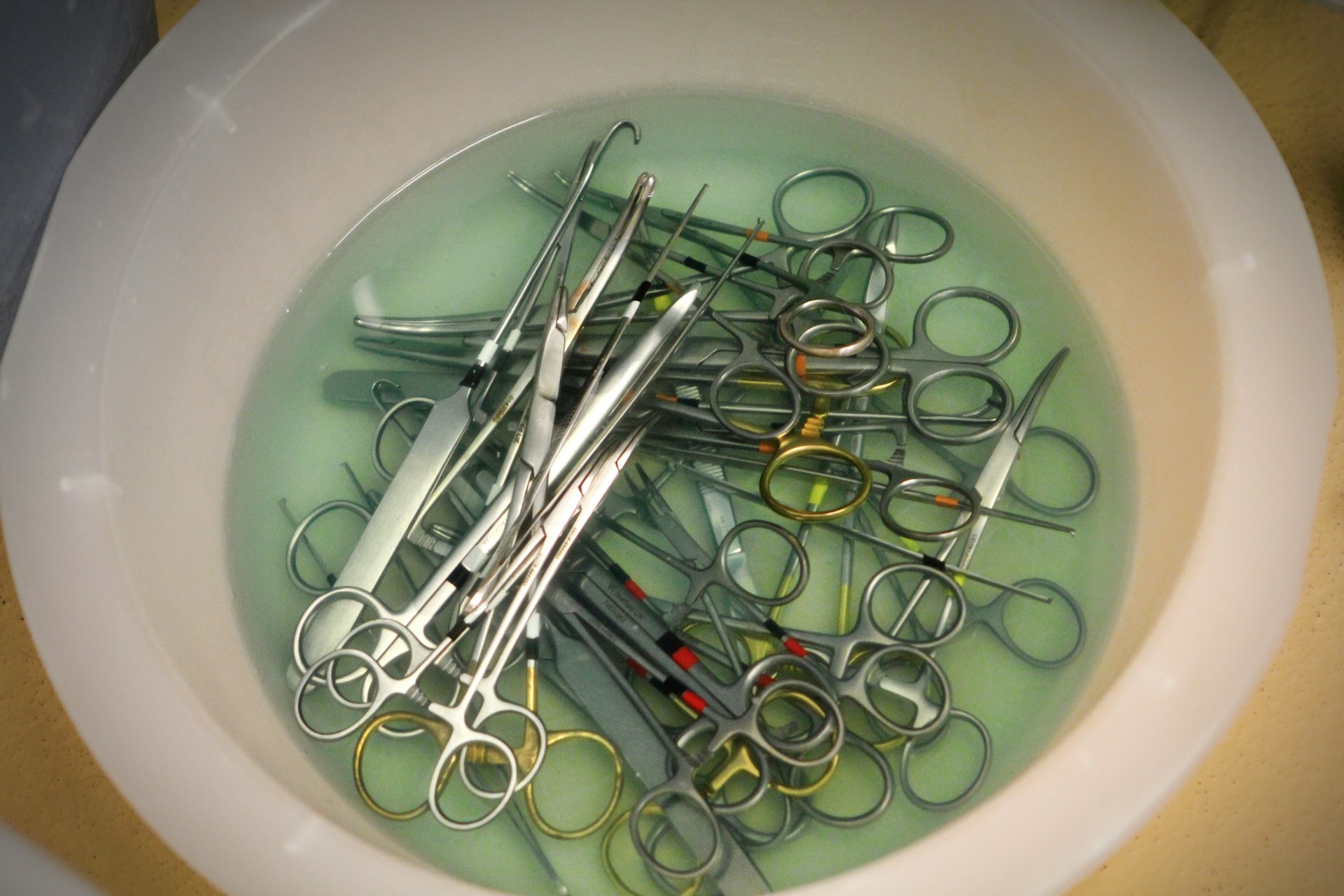 A bunch of scissors are in a bowl